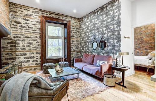 Quartier des Spectacles Apartamento | Pinterest featured-|Walk Everywhere| Heart of DT