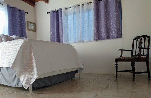 Nueva Ensenada Casa | Modern renovations. Fast Wi-fi. Beach, food, nightlife & market access w/in 3 km