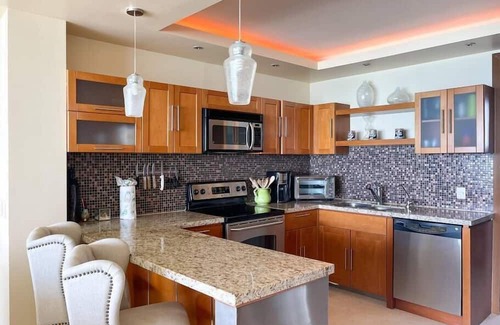 Puerto Peñasco Condominio | Oceanfront Gem with Pools & Private Beach