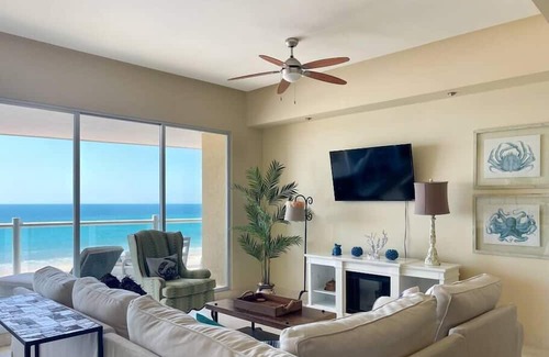 Puerto Peñasco Condominio | Oceanfront Gem with Pools & Private Beach
