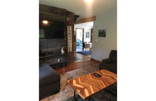 Florence Casa | The Farm House, With a hot Tub!