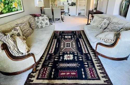 South Oak Bay Casa | Location! Location! Bright, modern and clean garden suite