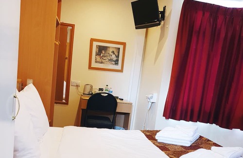 Marston Green Casa | NewtoVrbo: Double Room @ Royal Square Hotel Birmingham Airport & NEC w/ Parking