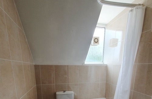 Marston Green Casa | NewtoVrbo: Double Room @ Royal Square Hotel Birmingham Airport & NEC w/ Parking
