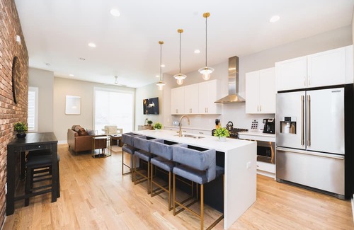 West End Casa | Country Muse - Mins To Broadway - Rooftop Patio