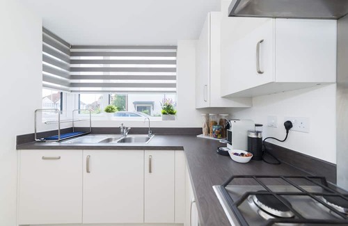 Reading Casa | Greenfield Modern 3 Bed room Home - Southscote lane, Reading