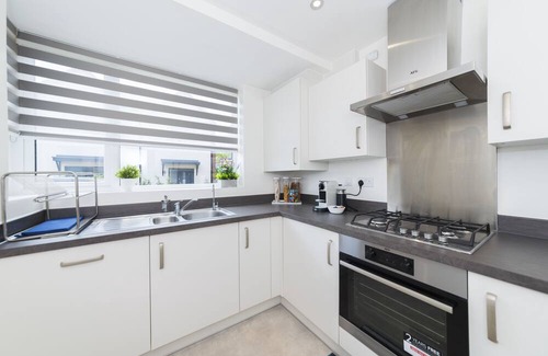 Reading Casa | Greenfield Modern 3 Bed room Home - Southscote lane, Reading