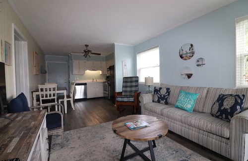 Gulf Stream Estates Condominio | Inlet Pointe 34, 2 minute walk to the beach, complex pool available to enjoy.