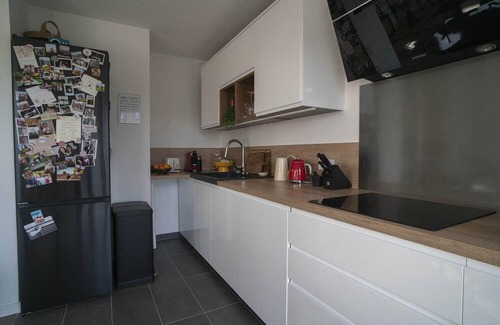 Puteaux Apartamento | Modern Apt With Balcony Near Paris