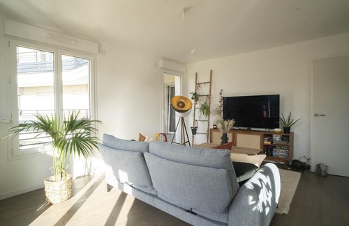 Puteaux Apartamento | Modern Apt With Balcony Near Paris