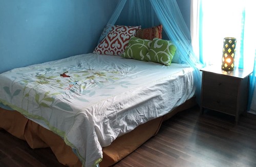 Indian River Estates Casa | Clean, comfortable, cozy bungalow with fenced yard and screened lanai.