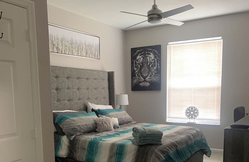 Windsor Palms Condominio | CasaComfort-king suite, 5 miles from Disney, heated pool/Jacuzzi in community