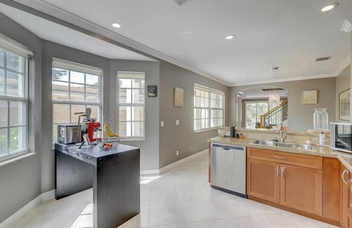 Lake Ridge Casa | Beach house with heated pool and toys