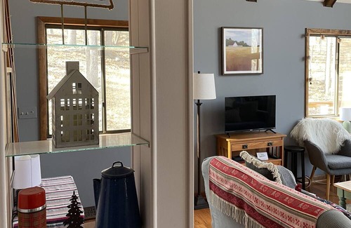 Berkeley Springs Cabina | Into the woods- Check out the newly renovated and restocked kitchen!