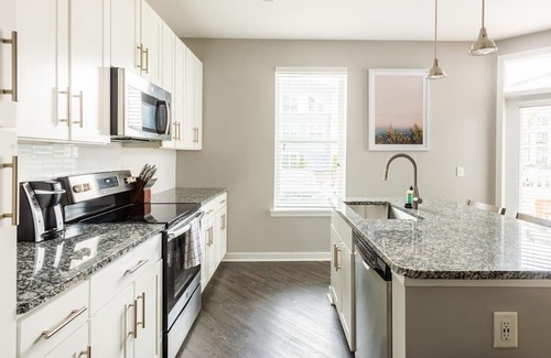 Chapel Hill Apartamento | Modern Apartment in Prime Location (ID7738X85)