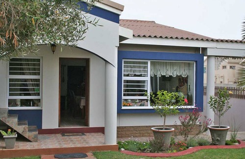 Swakopmund Casa | "room in Guest Room - Room for 3 Guests - Amarachi Guesthouse in Swakopmund Namibia - Beach in 500m"