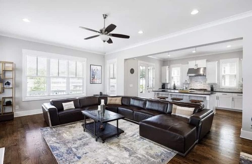 Westside Casa | Beautifully spacious 4 bed/ 4 bath house with game room in the heart of Atlanta!