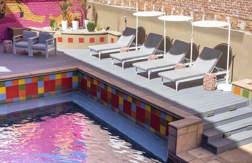 South Main Historic District Apartamento | Huge, Loft-Style 2-BR/2-BA Apt w/ Pool