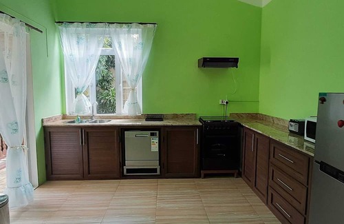 Pointe Aux Sables Apartamento | Homerez - Beautiful appartement 1 km away from the beach for 6 ppl. with jacuzzi