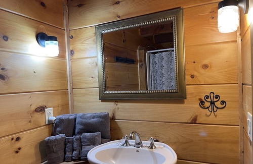 Sevierville Cabina | Free Dollywood tix -Pine Ridge · unwind and unplug in a peaceful setting