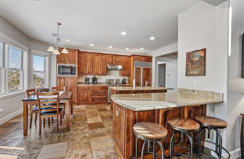 Ponderosa Trails Casa | So GRAND, So MAJESTIC, So EXQUISITE! Highly-Sought After Location! Pool Table!
