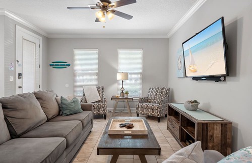 Villages of Crystal Beach Casa | Lagoon Pool-Heated for Spring break, 2 Living Areas, Walk to Beach