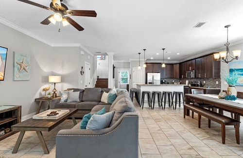 Villages of Crystal Beach Casa | Lagoon Pool-Heated for Spring break, 2 Living Areas, Walk to Beach