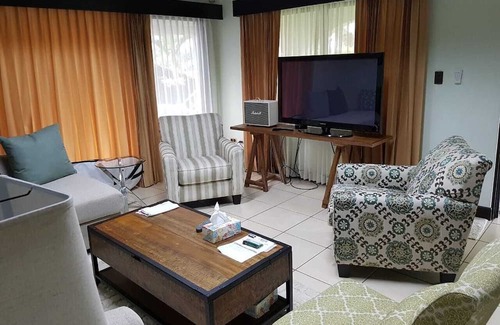 La Garita Casa | Two-bedroom House in two acres of land and exotic gardens
