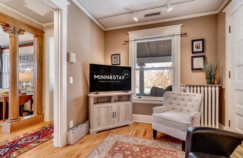 Summit - University Casa | MINNESTAY * The Fitzgerald * Cathedral Hill | Historic Home | Themed Rooms