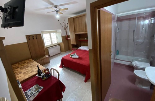 Rione XVIII Castro Pretorio Casa | Vrbo Property