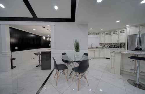 Fleetwood Casa | 6 bdrm home w pool/hot tub/pool table/bar/kareoke
