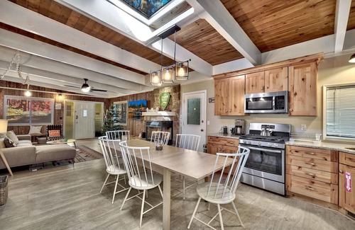 Pioneer Trail Casa | Kulow Comfy Cabin 3BR, 2BA