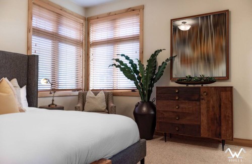 Big Sky Condominio | Brand NEW! Lakefront Penthouse with Luxury comforts - Sleeps 10, 5bd, 5bath