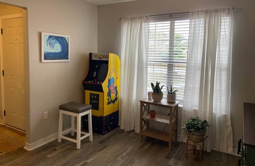 Navarre Casa | Sea Largo, Newly Decorated | 5 Min. to Beach | Comfortable Beds | Quiet Neighborhood | Clean
