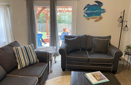 Navarre Casa | Sea Largo, Newly Decorated | 5 Min. to Beach | Comfortable Beds | Quiet Neighborhood | Clean