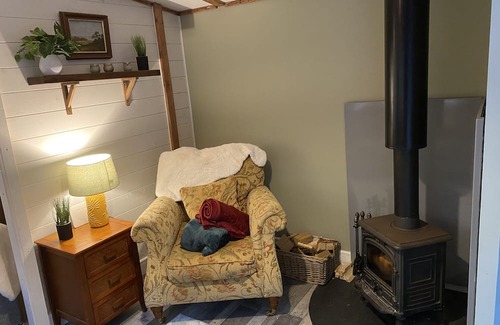 Crawley Down Cabina | Private Woodland Cabin