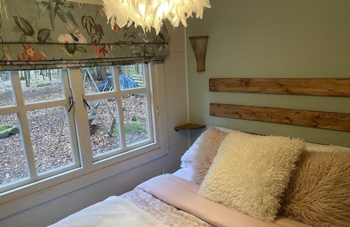 Crawley Down Cabina | Private Woodland Cabin