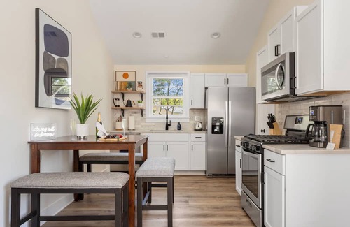 North Charleston Casa | Under The Live Oaks: Where Tranquility Abounds