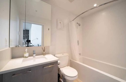 Downtown Eastside Apartamento | Bright and Modern One Bed Penthouse