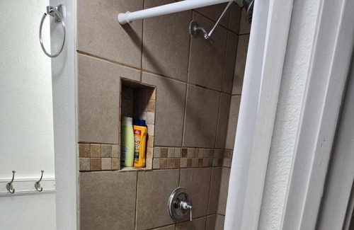 Pocatello Casa | King Bed Pet Friendly ISU Park House Seconds to Pool and Zoo in Summer