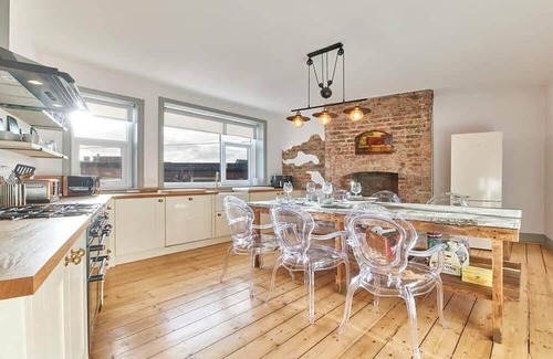 Tynemouth Casa | Host & Stay | Peacock House