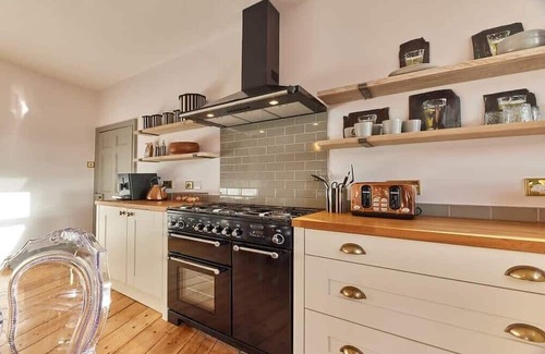 Tynemouth Casa | Host & Stay | Peacock House