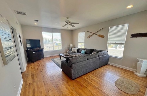 Morgantown Casa | Morgantown Private Home w/ Pool & Easy Beach Access