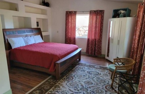 La Verkin Casa | Southern Utah here is more fun! Tree swing, vintage pinball,creekside activity