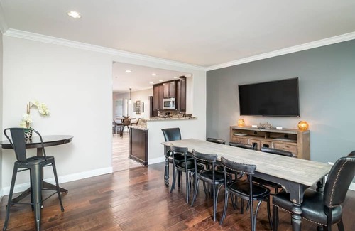 Cavalier Vista Casa | Parsons Villas! 2 HOMES FOR ONE! 5BR AND 3BR Casita and Volleyball Court in heart of Old Town!