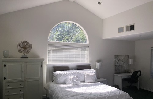 Westwood Casa | Gran casa de huéspedes de lujo en el oeste de Los Ángeles con servicio de limpieza