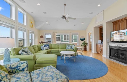 Rodanthe Casa | Oceanview Estate, Rodanthe-Elevator, piscina, jacuzzi, sala de juegos, admite perros y más
