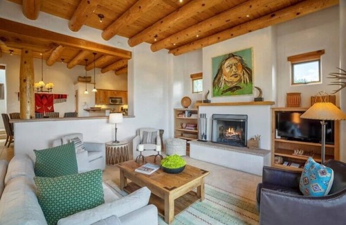 Tesuque Casa | Villa moderna de 2 dormitorios con excelentes vistas!