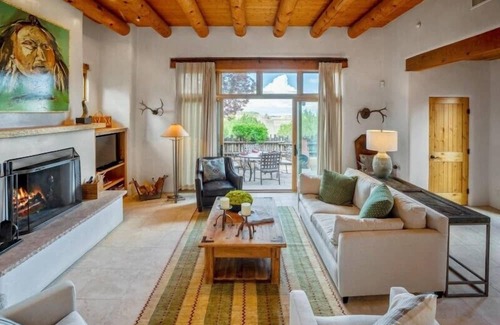 Tesuque Casa | Villa moderna de 2 dormitorios con excelentes vistas!