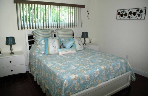 Yacht Club Villa | Excl. Villa de lujo * Top * Sur frente a la piscina * jacuzzi * Wireless * muelle * Tiki Hut *